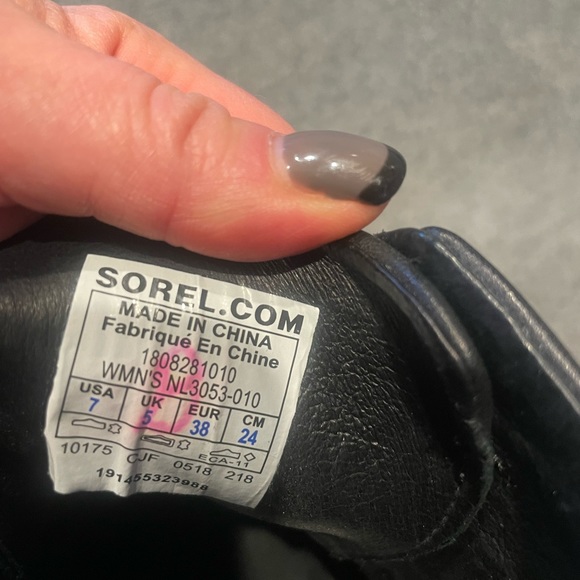 Platform Sorel boots from Anthropologie - Picture 5 of 6